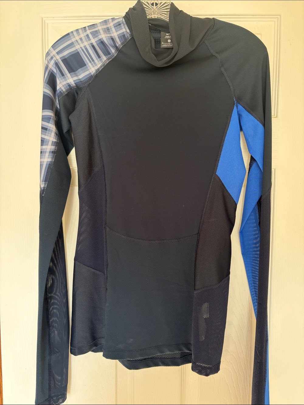 NWOT- Nike Pro Hypercool Perforated Long Short-Sleeve Top